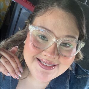 Meet your Posher, Felicitas